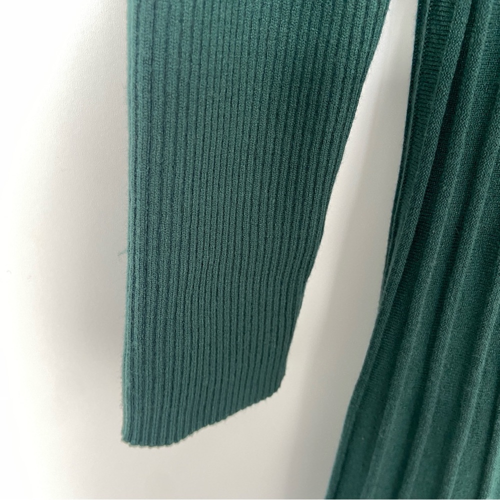 NEWSHOWS DEEP GREEN WRAP STYLE SURPLICE KNIT DRESS WITH PLEATED STYLE SKIRT, XL - Picture 9 of 11